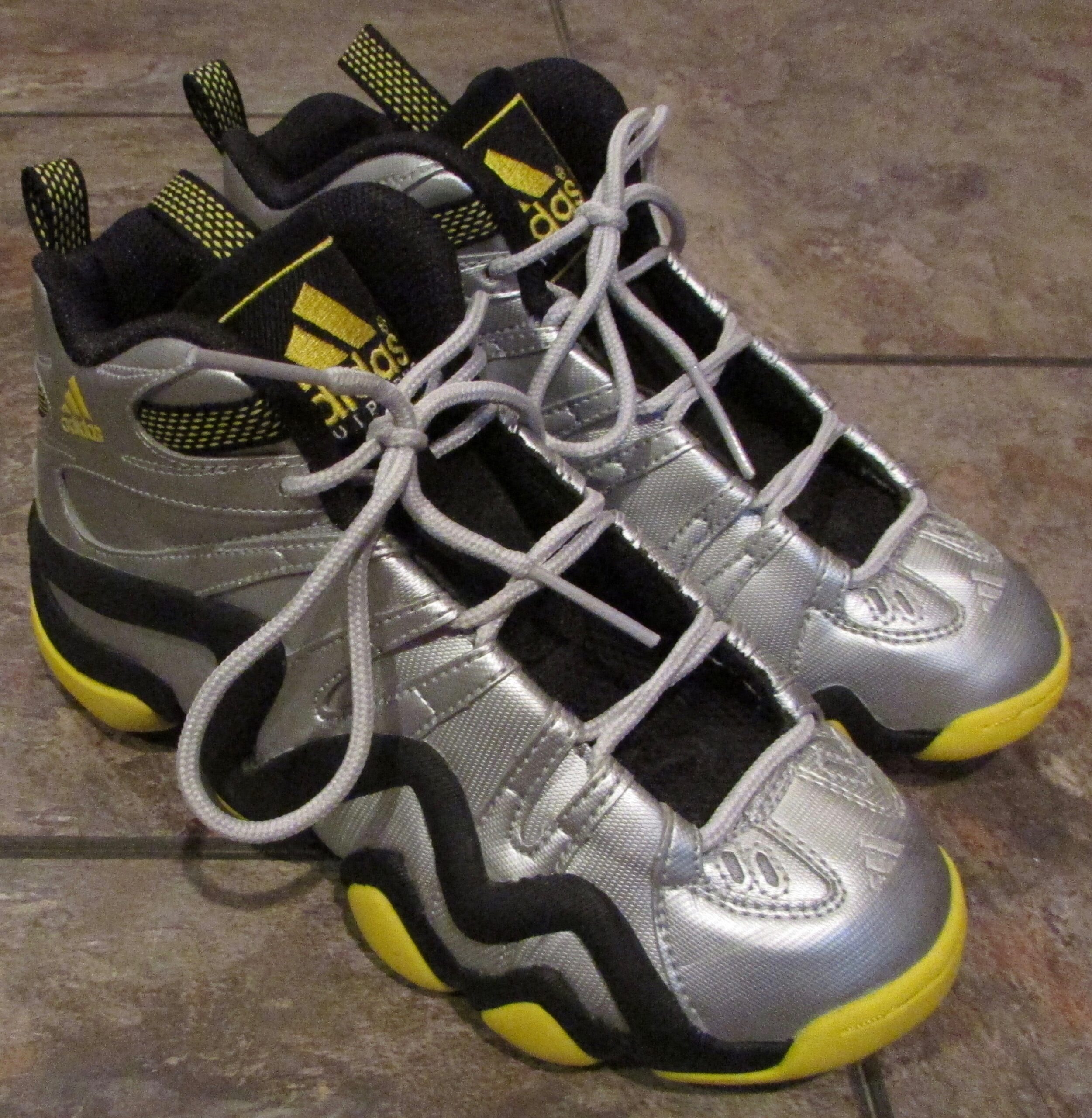 Adidas Boys Crazy 8 Basketball Shoes Sneakers Size 4.5Y - Heet On Your Feet