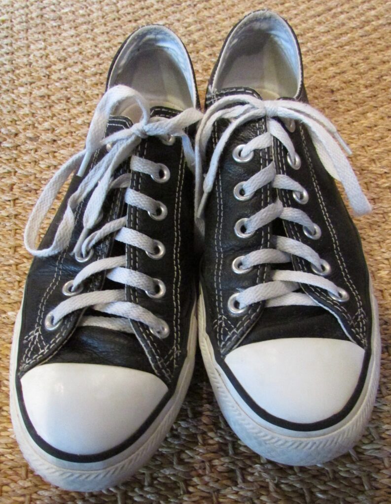 Converse Chuck Taylor All Star Low Top Black Leather Sneakers - Sz 7 ...